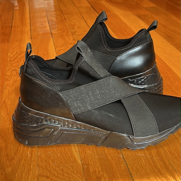 Women’s Steven Madden worn once 2 1/2”wedge sneakers size 7. PERFECT NOT a FLAW. - Picture 4 of 8